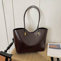 Grand sac fourre-tout rétro en cuir PU huilé pour femme, sac à main à bandoulière en PU avec coins métalliques