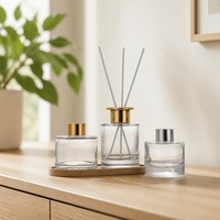Bouteille diffuseur de parfum en verre transparente ronde de style classique avec couvercle, conteneur en verre pour le stockage de parfums d'ambiance domestiques
