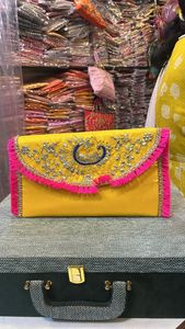 Bolso de mano bordado para mujer, bolso Potli con forro de lona con cordón para bodas, regalos indios para invitados - Product Image 5