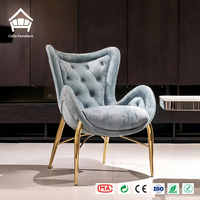 Ensemble de salle à manger de luxe avec plateau en marbre, 8 places, pieds en métal, chaises à dossier incurvé, personnalisation complète de la mobilier pour villa et hôtel, solution tout-en-un