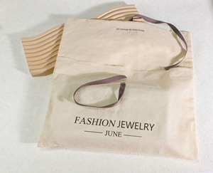 Pochette à bijoux en coton avec logo personnalisé imprimé pour parfums et bijoux, vente en gros - Product Image 3