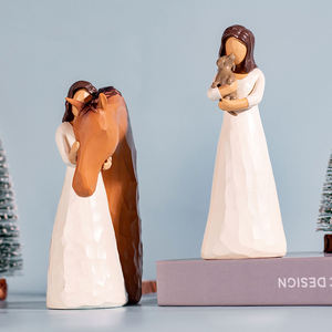 Venta al por mayor nuevo producto creativo arte artesanía resina curación figura adornos artesanías niña <span class=keywords><strong>y</strong></span> mascota <span class=keywords><strong>amistad</strong></span> estatuilla esculpida - Product Image 4