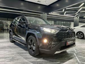 Toyota <span class=keywords><strong>RAV4</strong></span> Hybride SUV 4 <span class=keywords><strong>portes</strong></span> 2022 d'<span class=keywords><strong>occasion</strong></span> avec sièges en cuir, pneus R17, intérieur foncé, conduite à gauche, livraison rapide - Product Image 3