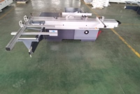 Scie à table coulissante de haute précision à levage électrique 45 °   Machine à découper le bois inclinable pour le traitement des panneaux de placage MDF