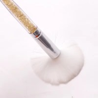 Pinceau éventail professionnel en nylon doux avec manche en plastique pour le maquillage du visage, idéal pour le correcteur et le fond de teint