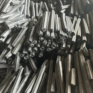 Carbón de aserrín negro de alto poder calórico 7600Kcal/Kg TH Global Long Burning 4-5H BBQ & Camping Briquette 90% Carbono fijo Vietnam - Product Image 1