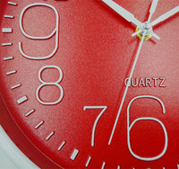 10 pouces de cadre de peinture et 3D nombre dorure à piles en plastique rond mouvement à quartz horloge murale