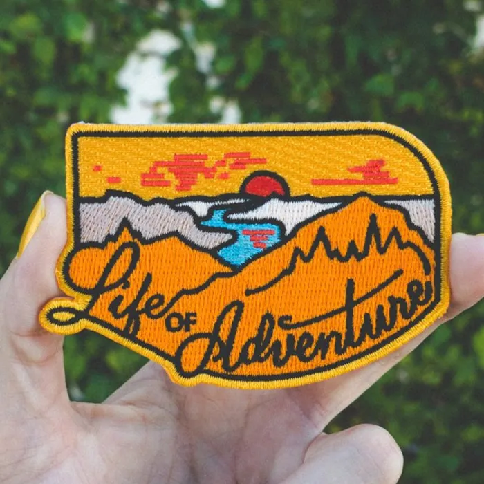 Patches bordados personalizados, fabricante de adesivos 3d personalizado para bordado costurar no ferro em patches bordados para roupas