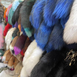 Vente en gros de porte-clés de voiture avec queue de renard jaune de 40cm en cristal, breloques suspendues au design élégant, porte-clés en fourrure de renard bon marché - Product Image 6