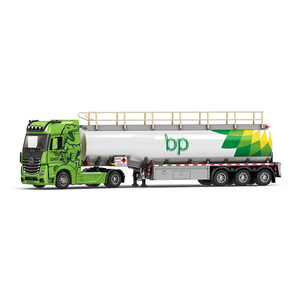 <span class=keywords><strong>Camion</strong></span> Cisterna Mercedes-Benz Actros in Scala 1:24, Modello Semi-Rimorchio Premium da Collezione Interamente in Lega, Ruote Libere, Luci e Suoni - Product Image 2