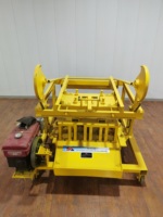 La machine de brique sans cuisson de bloc de béton actionnée par moteur diesel KM4-45 à prix bon marché produisent des briques creuses à 3 trous 400-150-200mm LWH