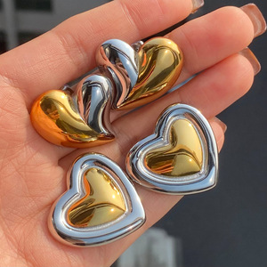 LUCKYJIU مقاوم للماء غير مشوه مضاد للحساسية بيع بالجملة مخصص 18 قيراط مطلية بالذهب الفولاذ المقاوم للصدأ النساء عاشق الأقراط عشيق القلب - Product Image 3