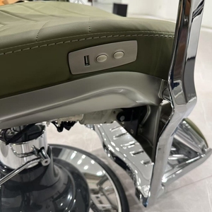 Fauteuil de barbier électrique moderne en cuir durable et écologique, haut de gamme, polyvalent, pivotant à 360 degrés, en acier, pour salon, spa et beauté - Product Image 2