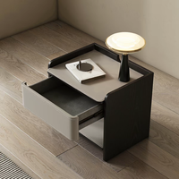 Table de chevet en cuir italien cousu, bois massif, design moderne, avec revêtement en feutre, sans poignée