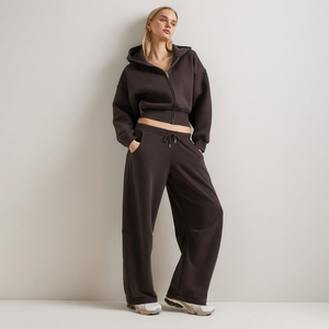 Conjuntos Deportivos Sostenibles de Tela Súper Suave, Certificados con Algodón Orgánico y Poliéster Reciclado, con Logotipo Personalizado para Mujer - Product Image 1