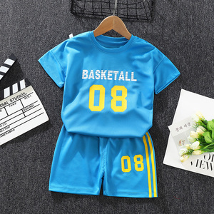 Ensemble de basket-ball pour enfants respirant et imprimé, vente en gros d'usine, short et t-shirt à manches courtes amples - Product Image 5
