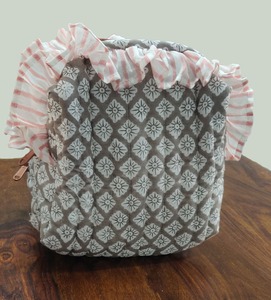 Hot Sale Quilted Cosmetic Bag Ruffle <b>Makeup</b> Pouch Zipper Toiletry <b>Case</b> Floral Gift Packaging - Product Image 5