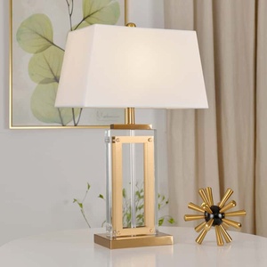 מנורת שולחן גיאומטרי מודרנית עם גוון בז 'ובסיס זהב לעיצוב הבית - Product Image 5