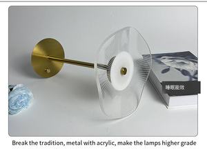 Lampe <span class=keywords><strong>de</strong></span> bureau moderne à chargement USB Abat-jour en métal mignon <span class=keywords><strong>Fleur</strong></span> transparente Conception tournante <span class=keywords><strong>Simple</strong></span> Table <span class=keywords><strong>de</strong></span> chevet alimentée par batterie Étude - Product Image 5
