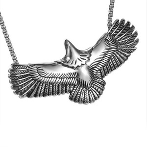 Muestra gratis Takahashi Goro cabeza dorada águila colgante Retro indio águila garra pluma collar de acero inoxidable para mujeres y hombres - Product Image 6