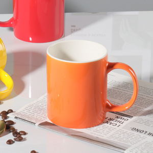 Tazas de cerámica de color sólido simples de CCH Wholesale como regalos promocionales publicitarios creativos - Product Image 1
