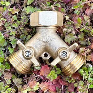 Divisor de agua tipo Y de latón con rosca de 1/2 pulgada para riego de jardín, conectores duraderos - Product Image 4