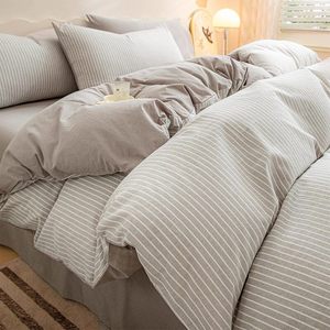 ชุดผ้าปูที่นอนลายทางเรียบง่าย ผ้าฝ้าย 4 ชิ้น ชุดผ้าคลุมเตียง ผ้าฝ้าย รุ่นใหม่ ปี 2026 พร้อมผ้าปูที่นอนและปลอกผ้านวม ปลอกหมอน - Product Image 5