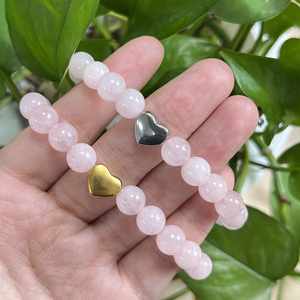 Bracciale elastico in quarzo rosa naturale con ciondolo a cuore - Regalo <span class=keywords><strong>di</strong></span> gioielli per tutti i giorni e San Valentino per migliorare amore, armonia e affinità - Product Image 3