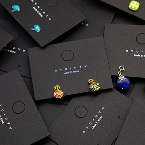 Étiquettes de présentation en gros pour bagues, boucles d'oreilles et colliers avec logo, étiquettes de prix en papier d'art 3*2*0.1cm, sac OPP - Product Image 2
