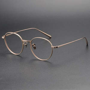 チタン製メガネ ローズゴールド仕上げ 処方箋対応 安全メガネ ソリッドパターン ダイヤモンドフェイスシェイプ ACレンズ素材 - Product Image 3