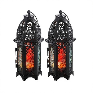 Ensemble de 2 lanternes en fer et en verre, forme et taille personnalisées, multicolores, lanternes suspendues fabriquées par des artisans. - Product Image 1