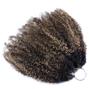 <span class=keywords><strong>Extension</strong></span> per <span class=keywords><strong>Capelli</strong></span> Afro Ricci Kinky con Radici Scure, 100% <span class=keywords><strong>Capelli</strong></span> Umani Vergini con Cuticola Allineata, Ombré Biondo con Riflessi - Product Image 1