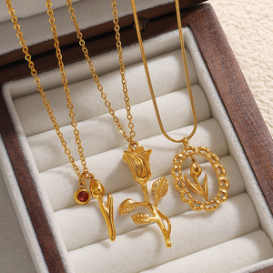 Collares con colgante de flor de acero inoxidable chapado en oro para mujer, elegantes, con cadena antideslustre, regalo de joyería. - Product Image 2