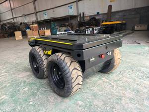 Petit véhicule terrestre électrique tout-terrain à 4 roues motrices (UGV) sans pilote avec chenilles en caoutchouc pour le transport de marchandises, robot UGV - Product Image 2