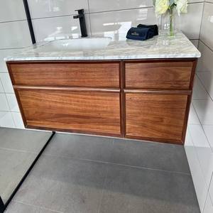 Meuble de salle de bain moderne résistant à l'eau avec miroir LED, compartiment pour mini-réfrigérateur et étagère pour micro-ondes - Product Image 6