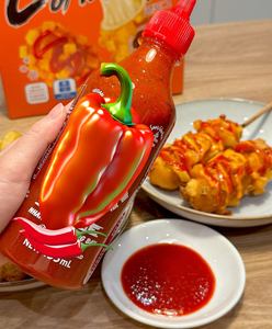 Bouteille de sauce chili piquante Sira Cha en plastique PET sans BPA de 250 ml, ronde, facile à presser, avec bouchon à vis - Product Image 4