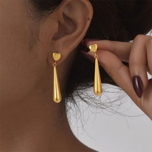 Pendientes de Moda con Baño de Oro, Diseño de Gota de Agua, Dijes Irregulares en Forma de Barra y Corazón - Product Image 1