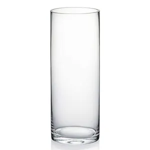 シルバーゴールデンガラステーブルは結婚式のための白いミラーボール形状のガラス花瓶のセンターピースを使用します