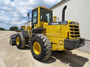 La Cargadora de Ruedas Usada Komatsu WA250-3 es una Cargadora de Alta Calidad, Conocida por su Capacidad de Carga Frontal - Product Image 2