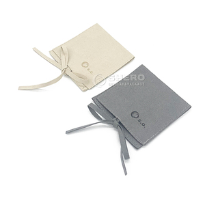 Pochette à bijoux en microfibre portable avec fermeture à cordon pour boucles d'oreilles et bagues, couleurs et logos personnalisés, protection durable pour le rangement des bijoux - Product Image 1