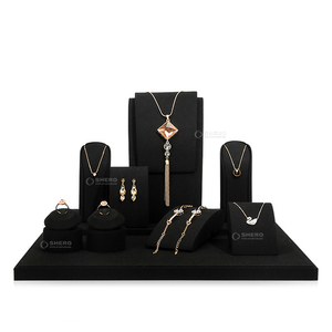 Exhibidores de Joyería Personalizados, Serie de Exhibidores Negros para Collares y Colgantes - Product Image 6