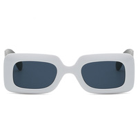 Lunettes de soleil carrées tendance de style nouveau pour femme, protection UV400, monture large, design minimaliste, pour le commerce transfrontalier