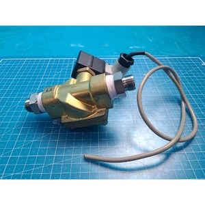 Válvula Solenoide Pilotada SMC VXD2150-06-5D71 Usada Como Parte del Equipo Legacy Semiconductor - Product Image 5