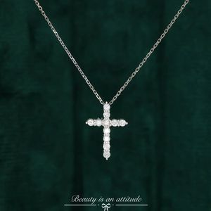 Xinfly Custom Daily Gifts Wholesale Pure 18k Real Gold 0.22ct Natural Diamond <b>Cross</b> Necklace Au750 Fine Jewelry - Product Image 3