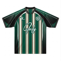 Maillot de football rétro personnalisé en polyester respirant à col en V, coupe carrée, manches courtes, rayures, style streetwear, pour l'été