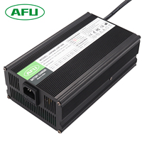 Chargeur de batterie au lithium professionnel de haute qualité 84V 10A pour systèmes d'alimentation portables 20S 72V/74V certifié CE avec garantie de 12 mois
