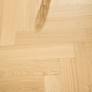 Parquet contrecollé FSC en chêne blanc brossé multicouche, qualité AB, insonorisant, système clic, 15 mm, durable, motif chevrons, 18 mm, pour usage résidentiel - Product Image 2