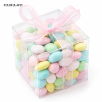 Boîte à bonbons transparente en PET recyclé de qualité alimentaire avec gaufrage et logo personnalisé pour l'emballage de cadeaux de mariage