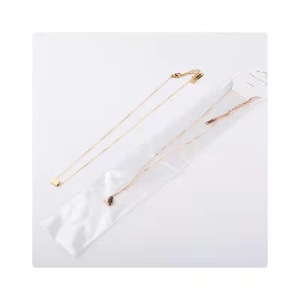 Bijoux minimalistes délicats vintage pour femmes, pendentif en forme de petit cœur d'amour gravé sur mesure en acier inoxydable plaqué or 18 carats - Product Image 5