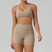 Conjunto Deportivo de 2 Piezas para Mujer: Sujetador Deportivo Racerback y Pantalones Cortos de Cintura Alta con Bolsillos Laterales para Yoga y Ejercicio
